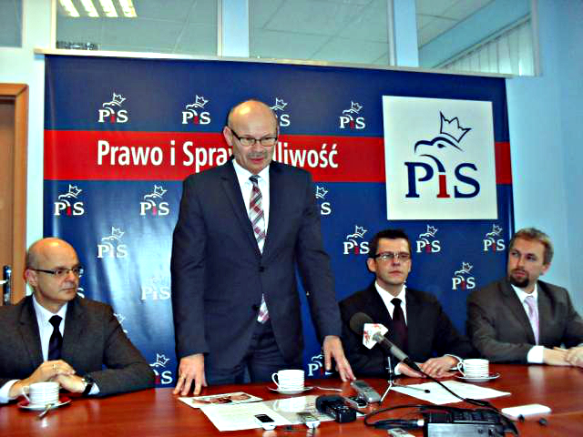 na zdj. radni miejscy PiS. Od lewej Artur Kijewski, Andrzej Plichta, Adam Koszada, Tadeusz Skarżyński