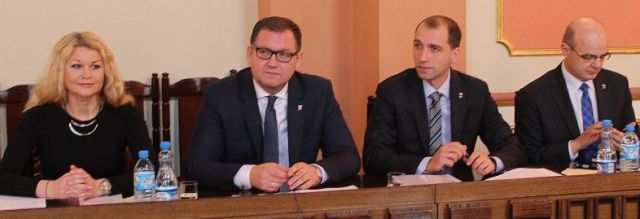 od lewej: Karolina Pawliczak, Grzegorz Sapiński, Piotr Kościelny, Artur Kijewski