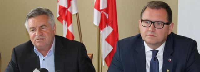 Od lewej: Stefan Kłobucki, sekretarz miasta i Grzegorz Sapiński, prezydent Kalisza