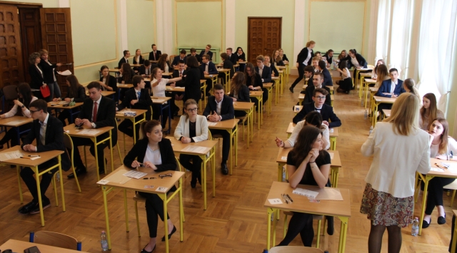 na fot. Maturzyści III LO w Kaliszu