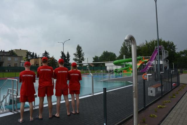 na fot.: basen w Ostrowie