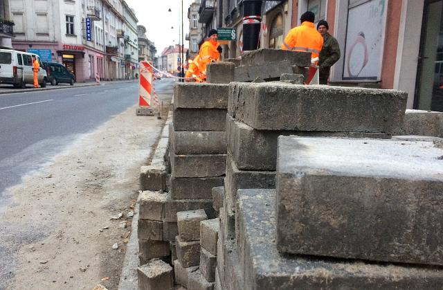na fot.: grudniowe prace na Śródmiejskiej