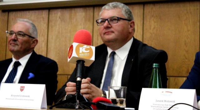 na fot.od lewej: Wojciech Grzelak / dyrektor kaliskiego szpitala, Krzysztof Grabowski / wicemarszałek Województwa Wielkopolskiego