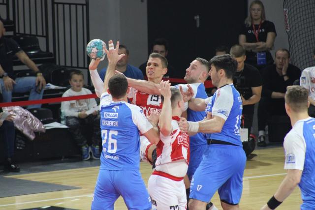 na fot.: twarda defensywa Orlen Wisły Płock była problemem dla ostrowian