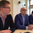 na fot. od lewej: Dariusz Grodziński, Radosław Kołaciński, Eskan Darwich / kaliscy radni miejscy z klubu Platforny Obywatelskiej