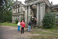 na fot.: ewakuacja mieszkańców pałacyku / fot. słuchacz radiaCENTRUM