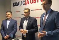 na fot. od lewej: Eskan Darwich / wiceprzewodniczący RMK; Mariusz Witczak / poseł KO; Dariusz Grodziński / kaliski radny