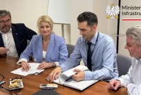 na fot. od lewej: poseł Jarosław Urbaniak, posłanka Karolina Pawliczak, minister Piotr Malepszak i senator Janusz Pęcherz