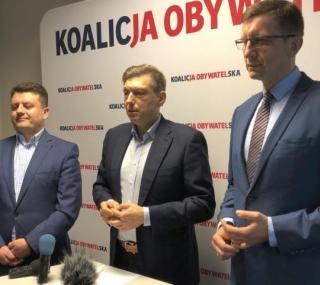 na fot. od lewej: Eskan Darwich / wiceprzewodniczący RMK; Mariusz Witczak / poseł KO; Dariusz Grodziński / kaliski radny