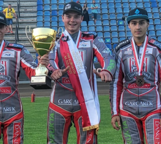 na fot. Jakub Krawczyk, Jakub Poczta, Sebastian Szostak / fot. materiały TŻ Ostrovia
