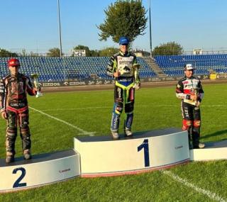 na fot. Paweł Sitek na 2. miejscu w Pucharze Ekstraligi w klasie 250cc / fot. facebook TŻ Ostrovia
