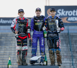 na fot. Polskie podium w Malilli, a na nim ostrowianin, Sebastian Szostak / fot. Wojciech Tarchalski