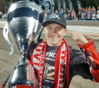 na fot. Oliver Berntzon w 2021 roku świętował z ostrowską drużyną awans do PGE Ekstraligi